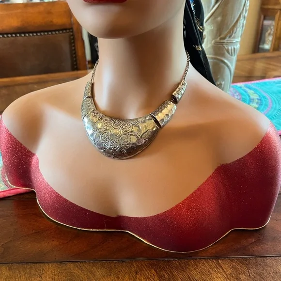 Chico's Silver Floral Engraved Necklace - Picture 10 of 11